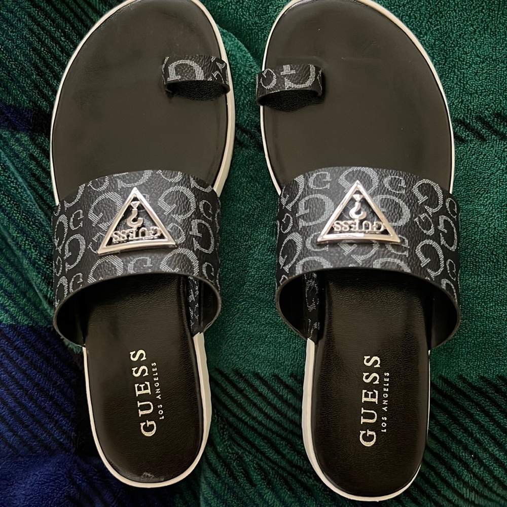 GUESS sandals with toe loop